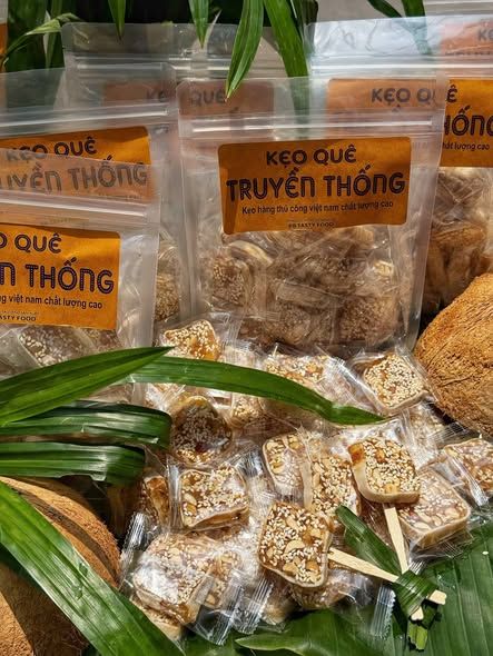 Kẹo mè xửng cuộn bánh tráng