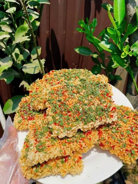 Cơm cháy bể mắm hành