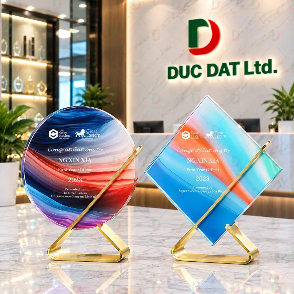 Cúp Pha Lê 021 Khung Chân Kim Loại Mạ Vàng In UV Đa Sắc Cao Cấp
