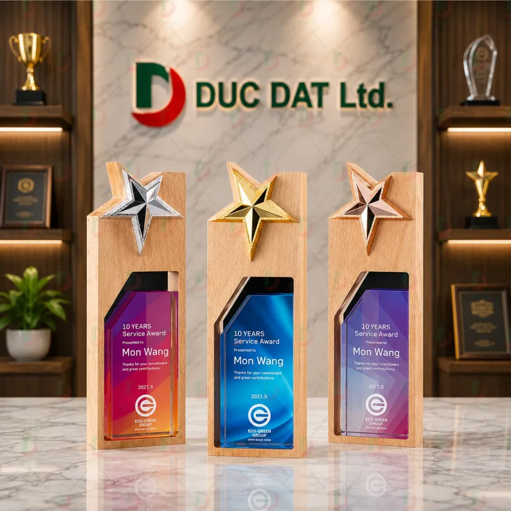 Cúp Pha Lê Đế Gỗ 011 – Khung Gỗ Ngôi Sao Kim Loại In UV