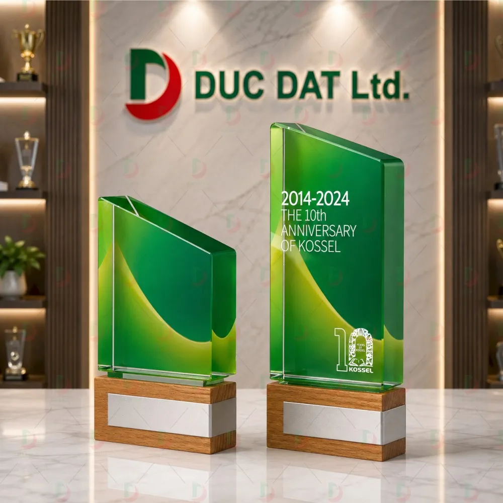 Cúp Pha Lê Đế Gỗ 001 – Sang Trọng, Tinh Tế Cho Lễ Vinh Danh